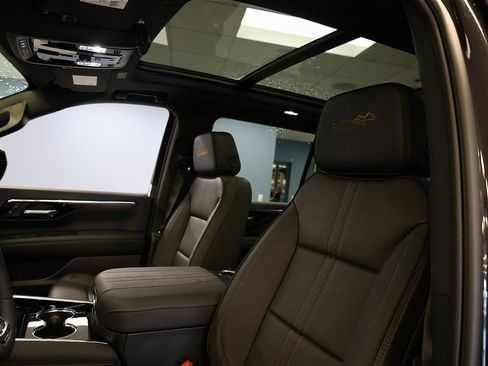 New 2026 Chevrolet Suburban High Country image 20