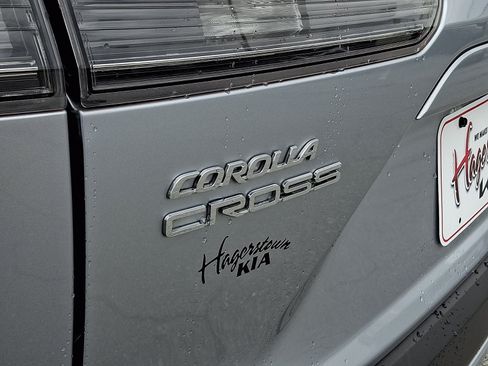 Used 2025 Toyota Corolla Cross XLE AWD/4WD image 31