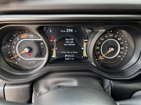 Used 2025 Jeep Wrangler Unlimited Sahara AWD/4WD image 41
