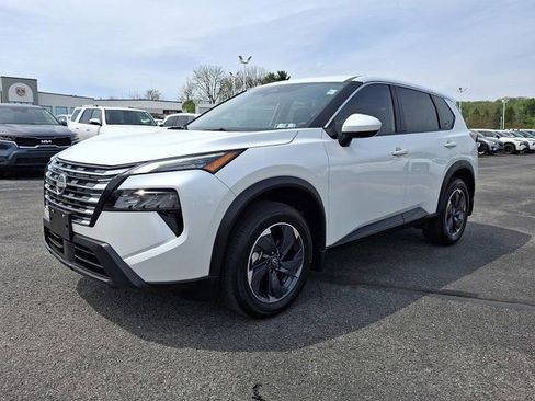 Used 2025 Nissan Rogue SV FWD image 3