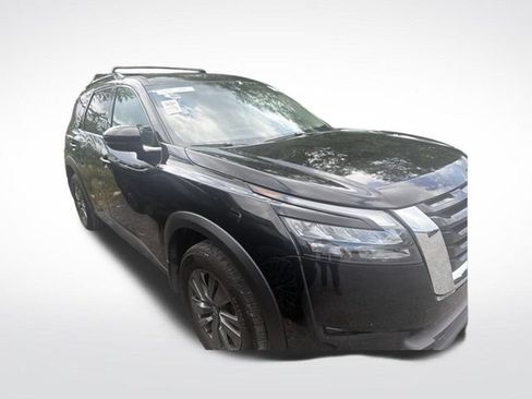 Used 2025 Nissan Pathfinder SV FWD image 3