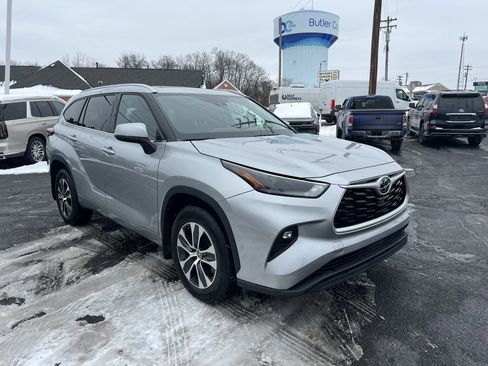 Used 2022 Toyota Highlander XLE image 4