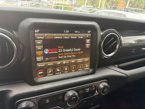 Used 2023 Jeep Wrangler Unlimited Sahara AWD/4WD image 2
