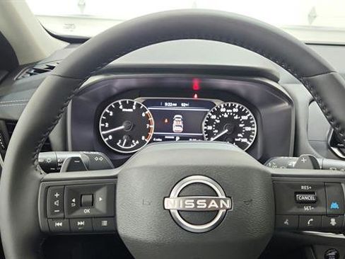 Used 2025 Nissan Rogue SV w/ SV Premium Package FWD image 18