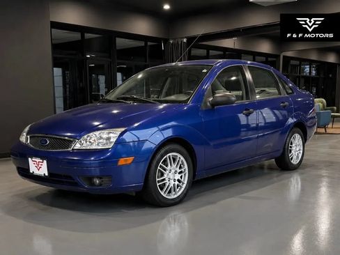 Used 2005 Ford Focus SE FWD image 2