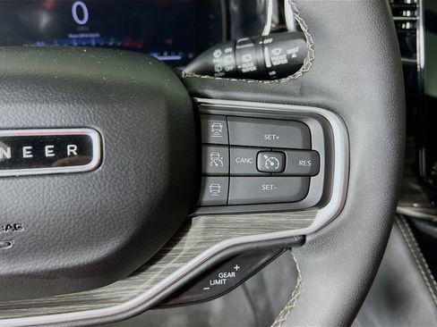 Used 2022 Jeep Wagoneer Series III w/ Premium Group I image 37