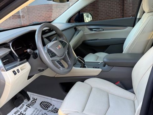 Used 2017 Cadillac XT5 Premium Luxury image 10