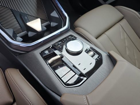 Used 2025 BMW X3 xDrive30i w/ Premium Package image 33