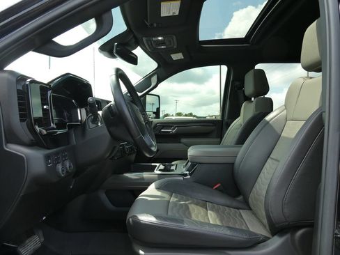 Used 2025 Chevrolet Silverado 2500 ZR2 AWD/4WD image 23
