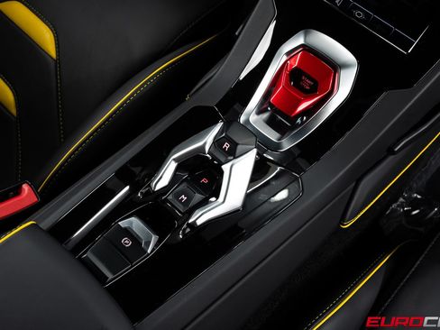 Used 2021 Lamborghini Huracan EVO RWD image 33