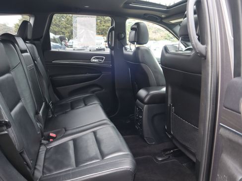 Used 2018 Jeep Grand Cherokee Limited image 39