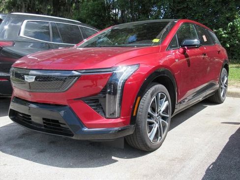 Used 2025 Cadillac Optiq Sport 2 w/ LPO, Floor Liner Package AWD/4WD image 2