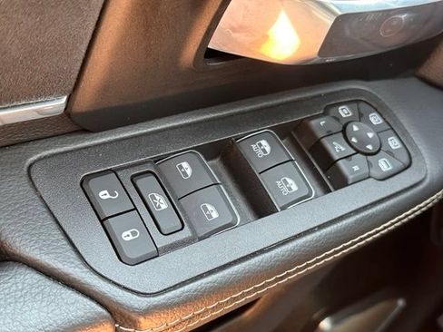 Used 2025 RAM 2500 Laramie AWD/4WD image 19