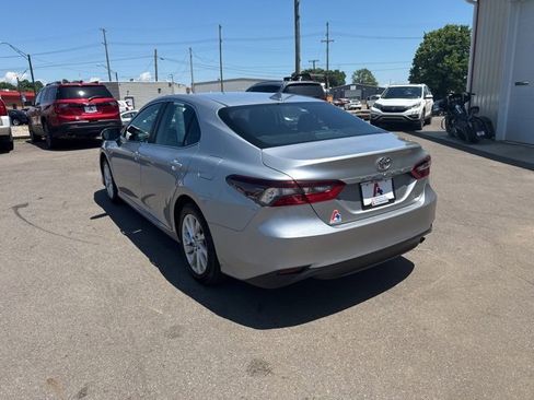 Used 2022 Toyota Camry LE image 5
