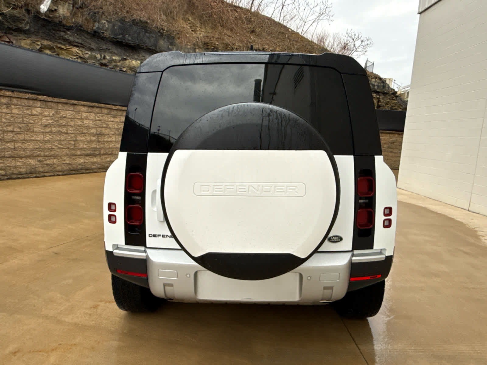 Certified 2023 Land Rover Defender 110 S AWD/4WD image 4