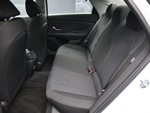 Certified 2025 Hyundai Elantra SE image 20