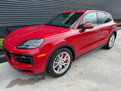 Certified 2025 Porsche Cayenne S AWD/4WD image 7