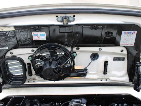 Used 2000 Porsche 911 Cabriolet image 32