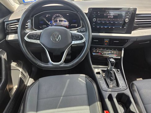 Used 2025 Volkswagen Jetta SE FWD image 19
