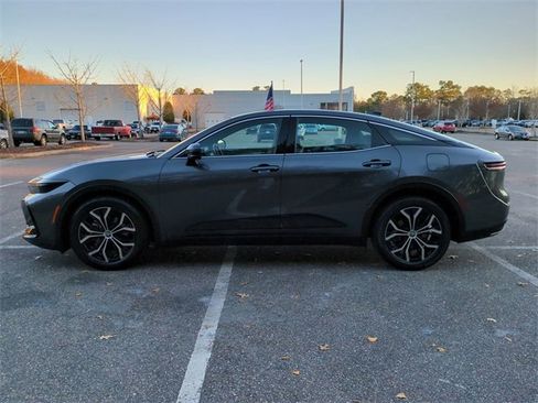 Used 2023 Toyota Crown XLE image 7