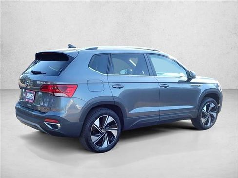 Used 2024 Volkswagen Taos SE AWD/4WD image 4