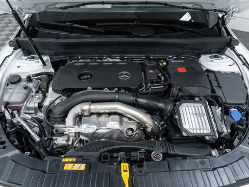 New 2026 Mercedes-Benz GLB 250 4MATIC image 9