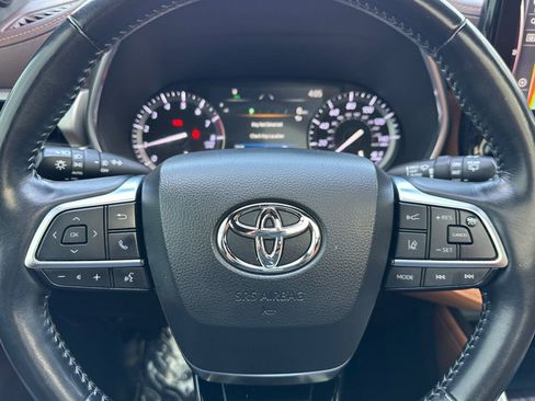 Used 2020 Toyota Highlander Platinum image 25