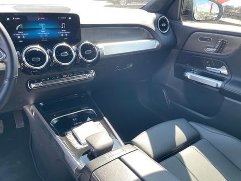 Used 2023 Mercedes-Benz GLB 250 4MATIC w/ Premium Package image 19