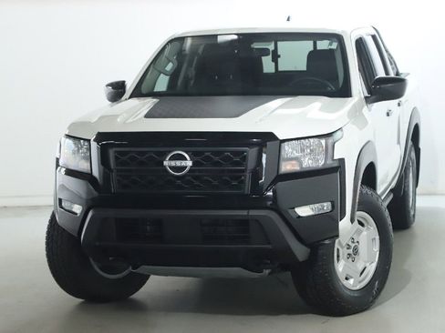 Certified 2024 Nissan Frontier SV w/ Hardbody Edition image 3
