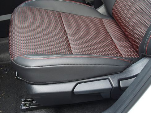 Used 2025 Nissan Kicks SR image 16