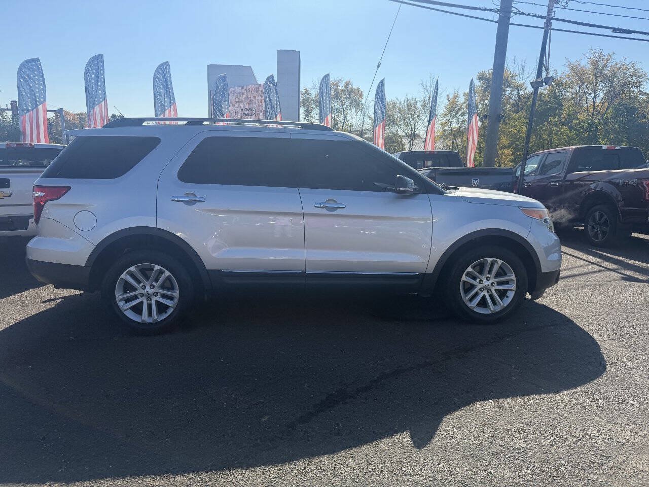 Used 2015 Ford Explorer XLT w/ Equipment Group 202A AWD/4WD image 1