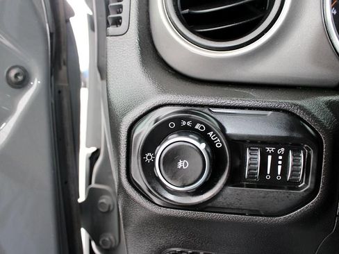Used 2022 Jeep Wrangler Unlimited Sport AWD/4WD image 13