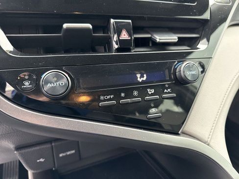 Used 2024 Toyota Camry SE image 16