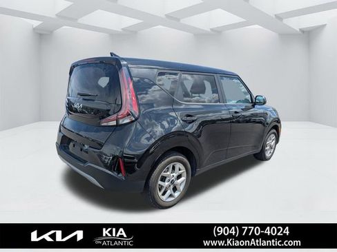 Used 2024 Kia Soul LX w/ Option Group 015 FWD image 3