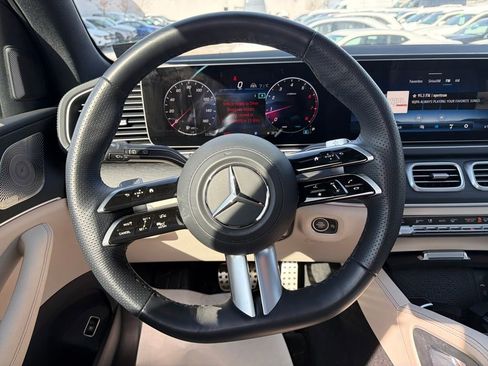 Used 2025 Mercedes-Benz GLS 450 4MATIC image 14