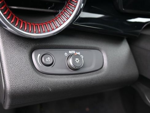 Used 2024 Chevrolet Trax RS w/ Sunroof Package image 14