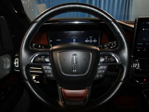 Used 2024 Lincoln Navigator Reserve AWD/4WD image 12