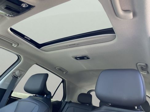 New 2025 Kia Niro EX Touring image 19