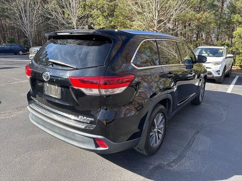 Used 2019 Toyota Highlander XLE image 19