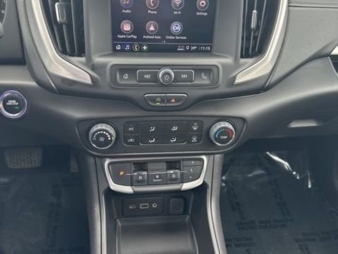 Used 2024 GMC Terrain SLE image 24