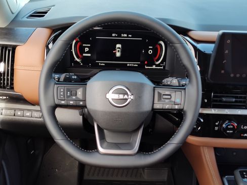 New 2026 Nissan Pathfinder Platinum FWD image 8