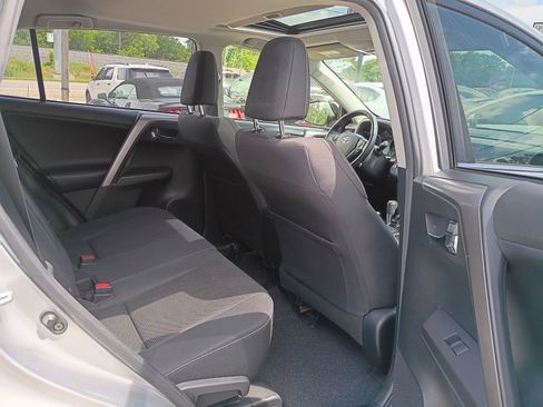 Used 2018 Toyota RAV4 XLE FWD image 17