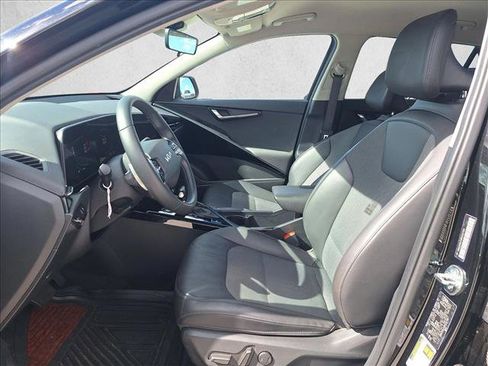 Used 2024 Kia Niro EX FWD image 10
