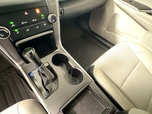 Used 2016 Toyota Camry SE image 23