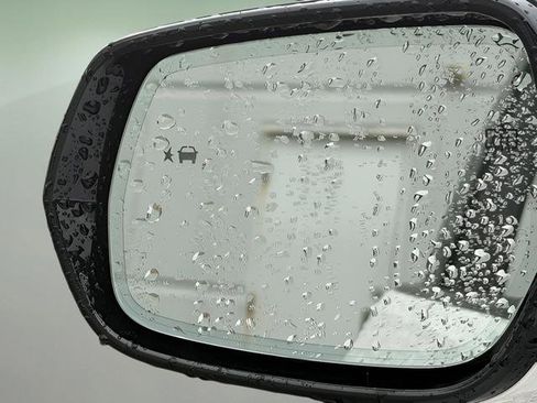 Used 2024 Cadillac Lyriq Luxury image 9