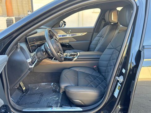 Used 2026 BMW 740i RWD image 17