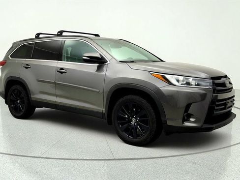 Used 2019 Toyota Highlander SE AWD/4WD image 3