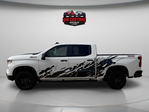 Used 2024 Chevrolet Silverado 1500 LT Trail Boss w/ Protection Package AWD/4WD image 4
