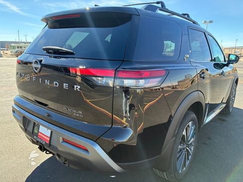 New 2026 Nissan Pathfinder Platinum image 6