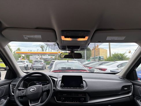 Used 2025 Nissan Rogue SV FWD image 35